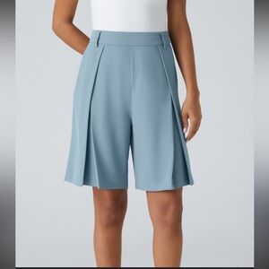 NWT Halara High Waisted Pocket Bermuda Shorts - Size Medium